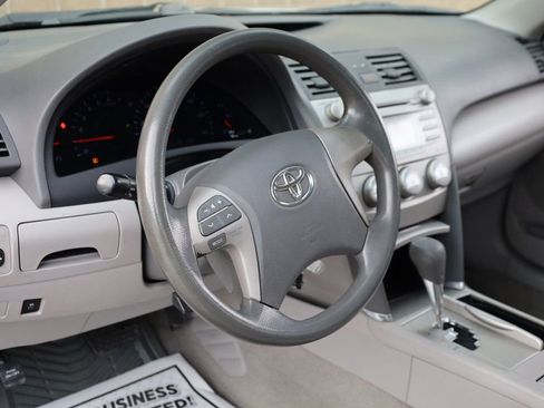 Used 2011 Toyota Camry LE image 13
