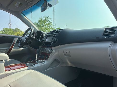 Used 2013 Toyota Highlander Limited AWD/4WD image 16