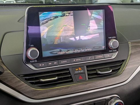 Used 2025 Nissan Altima 2.5 SV FWD image 13