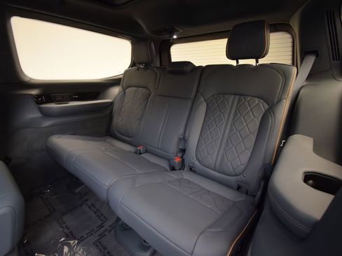 New 2024 Jeep Grand Wagoneer Series III AWD/4WD image 41