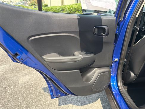 Certified 2025 Hyundai Venue Limited FWD image 22