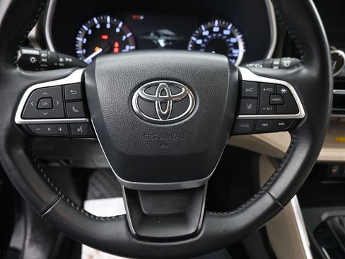 Used 2023 Toyota Highlander XLE image 21
