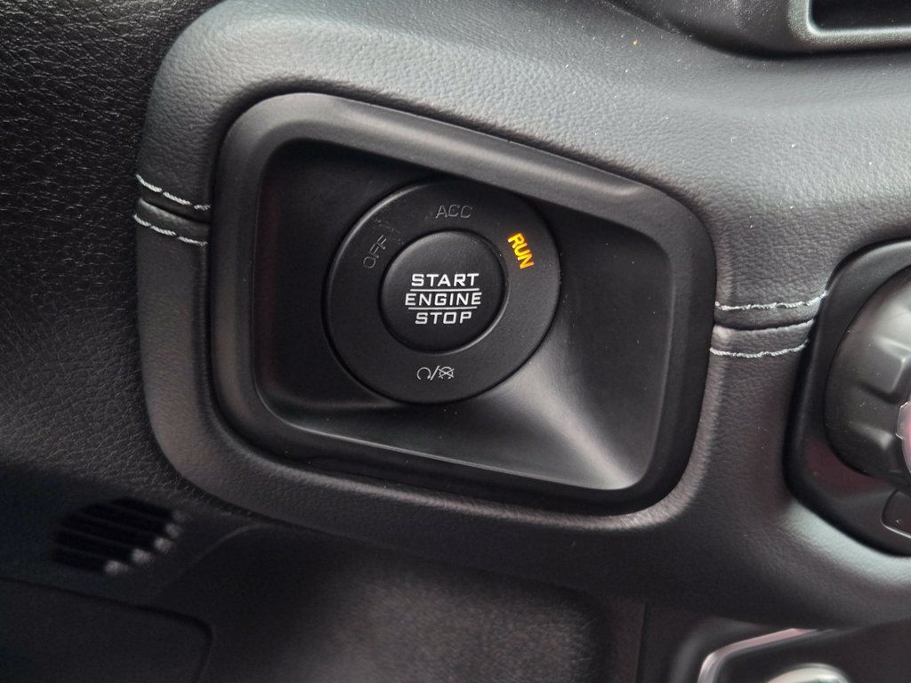 Used 2024 Jeep Wrangler Unlimited Rubicon w/ Convenience Group AWD/4WD image 23