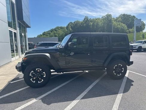 Used 2025 Jeep Wrangler Unlimited Rubicon 4xe w/ Convenience Group AWD/4WD image 32