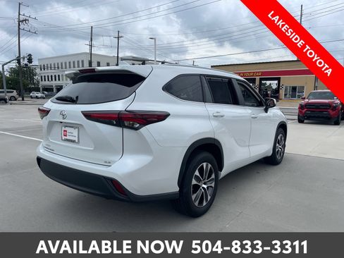 Certified 2024 Toyota Highlander XLE FWD image 6