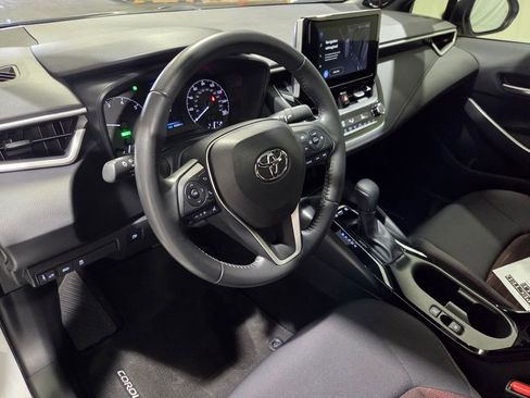 Used 2023 Toyota Corolla SE w/ SE Package image 5