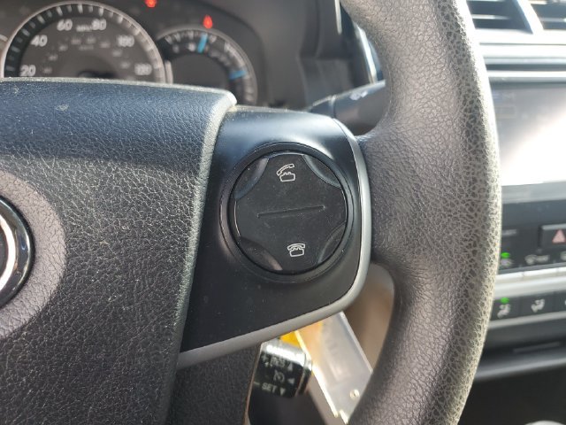 Used 2013 Toyota Camry LE FWD image 17