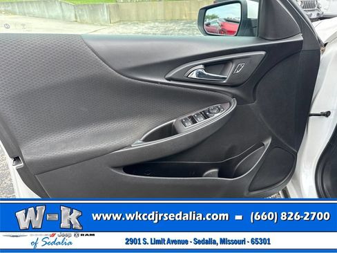 Used 2018 Chevrolet Malibu LT FWD image 17