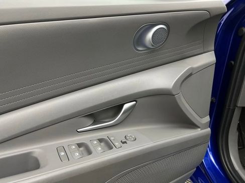 Used 2024 Hyundai Elantra SEL image 25