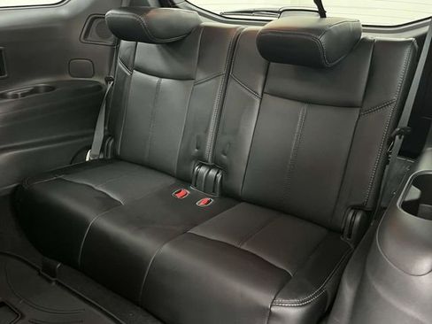 Used 2018 Nissan Pathfinder Platinum FWD image 17