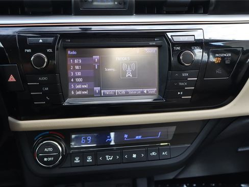 Used 2014 Toyota Corolla LE FWD image 16