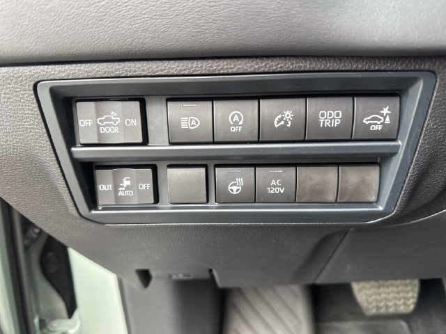 Used 2025 Toyota Tundra Platinum AWD/4WD image 17