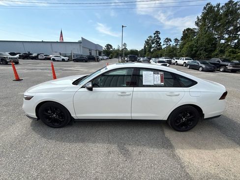 Used 2025 Honda Accord SE image 5