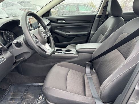 Used 2025 Nissan Altima 2.5 SV FWD image 25