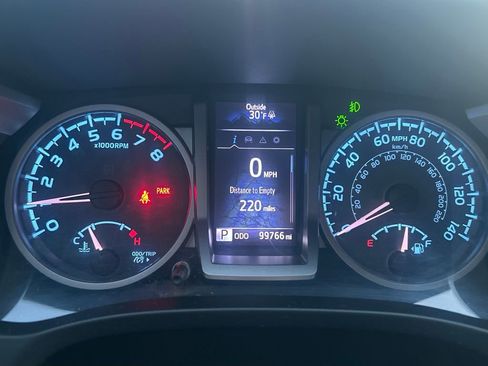 Used 2016 Toyota Tacoma SR5 image 19