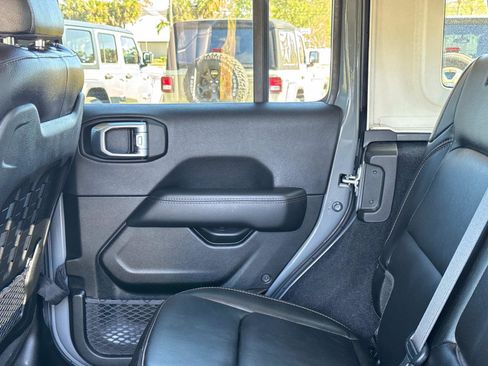 Used 2022 Jeep Wrangler Unlimited Rubicon w/ Dual Top Group image 16