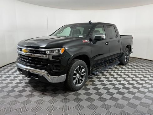 Used 2024 Chevrolet Silverado 1500 LT w/ Z71 Off-Road Package image 7
