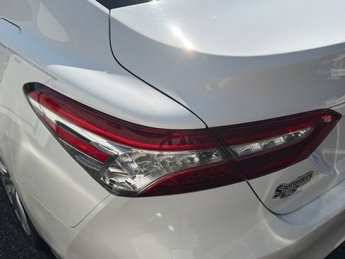 Used 2019 Toyota Camry XLE FWD image 4