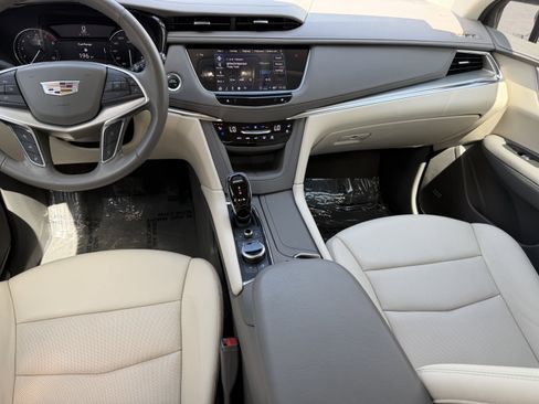Certified 2022 Cadillac XT5 Premium Luxury FWD image 15