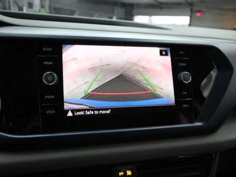 Used 2022 Volkswagen Taos SE image 19