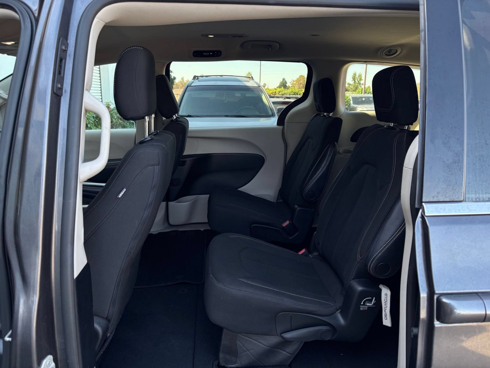 Used 2023 Chrysler Voyager LX FWD image 27