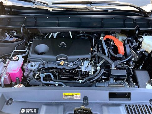 Certified 2021 Toyota Highlander XLE AWD/4WD image 31