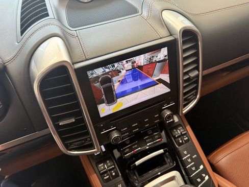 Used 2017 Porsche Cayenne AWD/4WD image 20