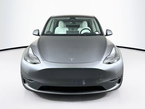 Used 2025 Tesla Model Y Long Range AWD/4WD image 2