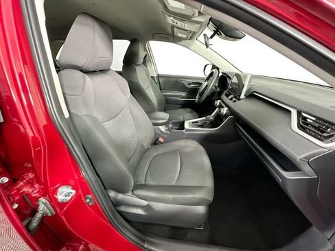 Used 2025 Toyota RAV4 XLE AWD/4WD image 26