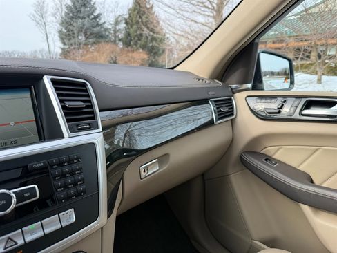 Used 2016 Mercedes-Benz GL 450 4MATIC w/ Premium I Package image 22