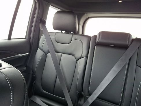 New 2025 Jeep Grand Cherokee Limited w/ Black Appearance Package AWD/4WD image 13