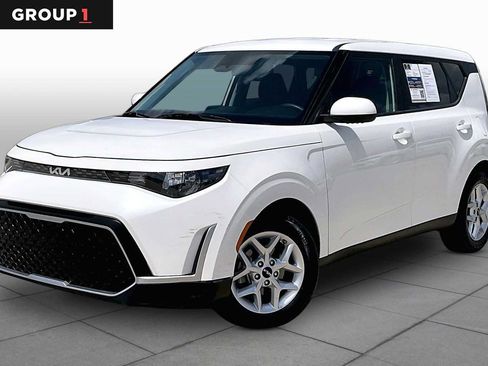 Used 2023 Kia Soul LX w/ LX Technology Package FWD image 1