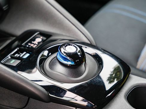 Used 2022 Nissan Leaf SV image 19