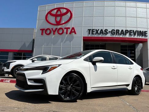 Used 2024 Toyota Corolla SE FWD image 2
