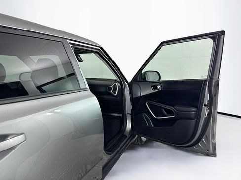 Used 2025 Kia Soul LX w/ LX Technology Package FWD image 30