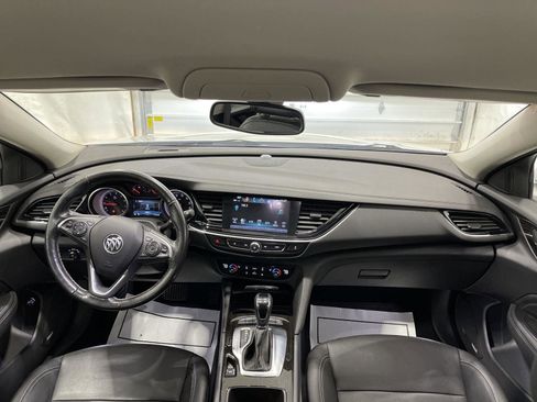 Used 2018 Buick Regal Essence w/ Driver Confidence Package #1 image 4