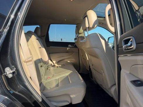 Used 2019 Jeep Grand Cherokee Limited AWD/4WD image 12
