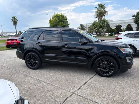 Used 2017 Ford Explorer XLT w/ Equipment Group 202A FWD image 3