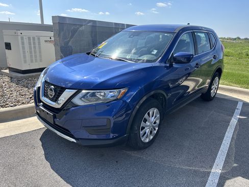 Used 2019 Nissan Rogue S AWD/4WD image 1