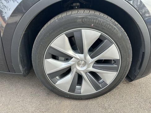 Used 2024 Tesla Model Y Long Range image 9