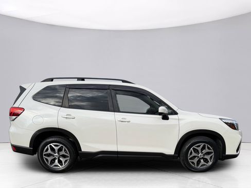 Used 2019 Subaru Forester Premium AWD/4WD image 15