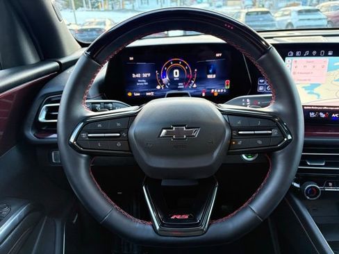 Used 2024 Chevrolet Traverse RS image 33