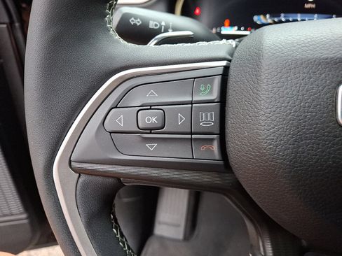 Certified 2023 Jeep Grand Cherokee Laredo w/ Luxury Tech Group I image 19