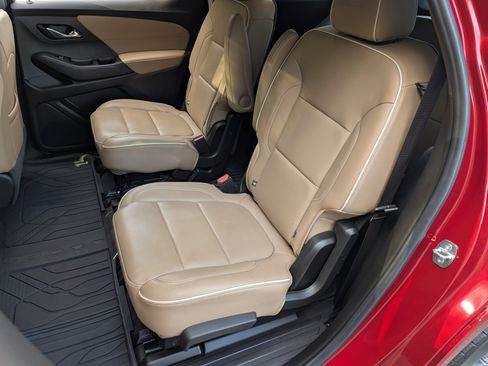 Used 2023 Chevrolet Traverse Premier image 18