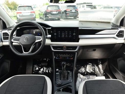 New 2026 Volkswagen Taos SE image 7