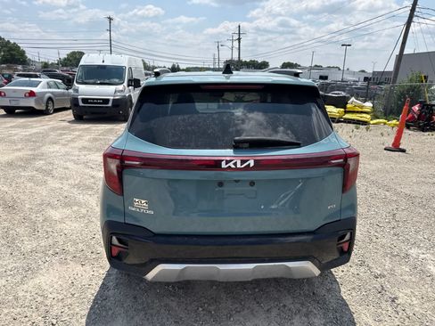 Used 2024 Kia Seltos EX AWD/4WD image 13