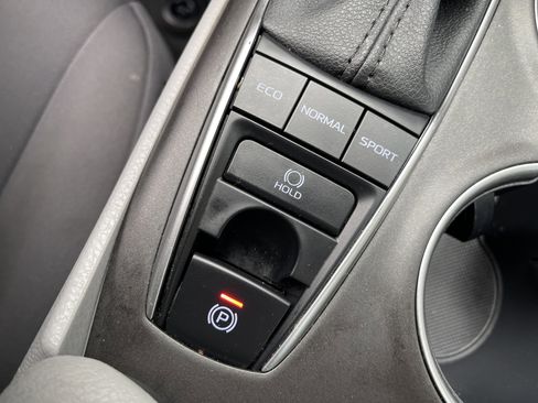 Used 2022 Toyota Camry LE image 28