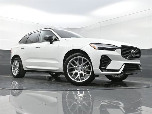 Used 2025 Volvo XC60 B5 Ultra w/ Protection Package Premier image 23
