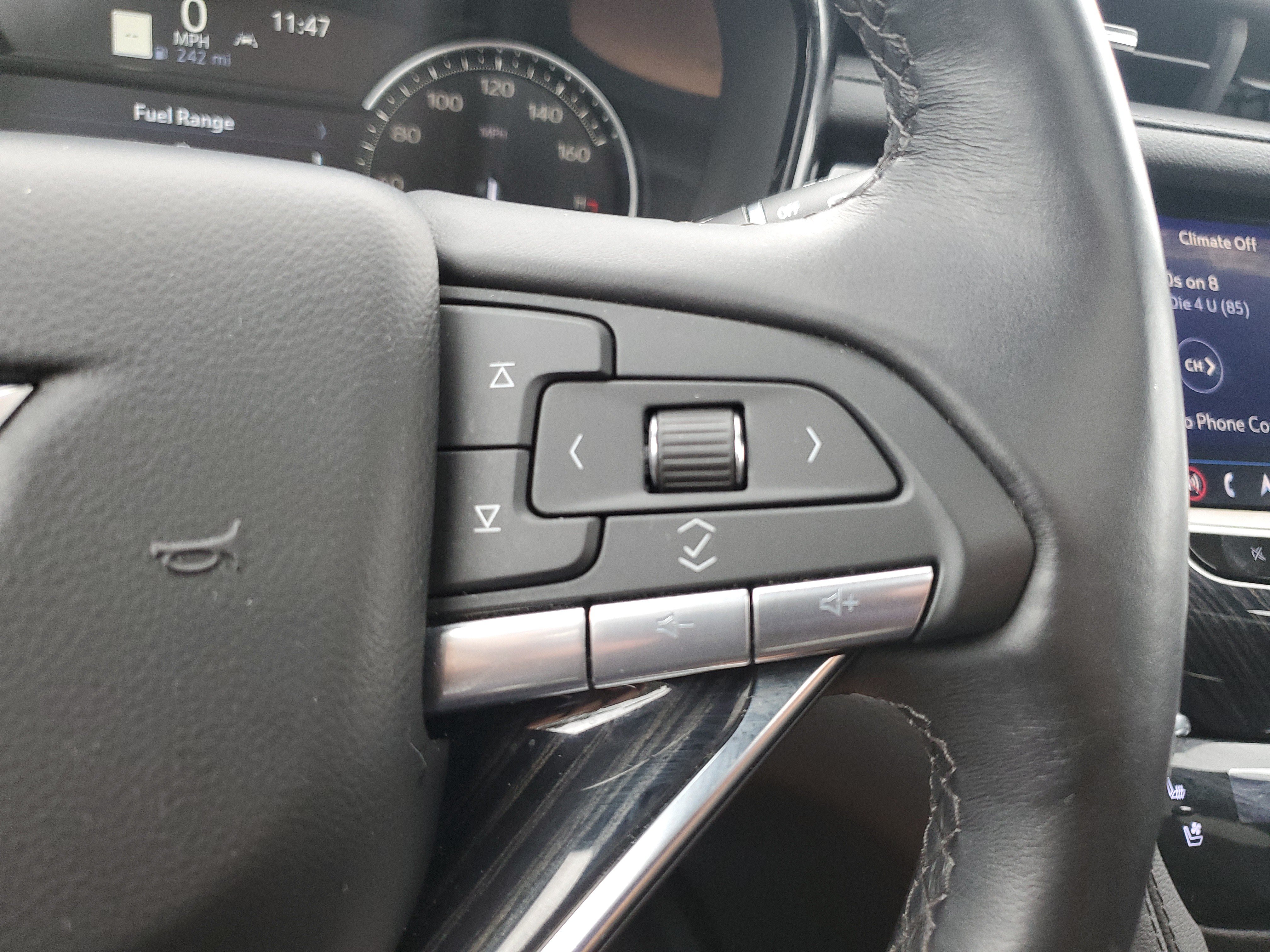 Used 2025 Cadillac XT6 Premium Luxury AWD/4WD image 22