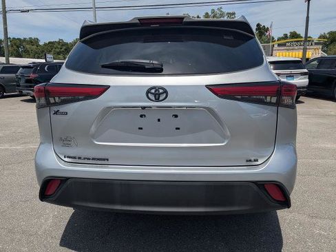 Used 2021 Toyota Highlander XLE FWD image 5